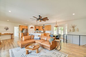 House (5 Bedrooms) | Interior