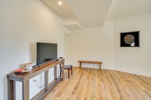 House (5 Bedrooms) | Interior