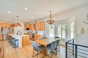House (5 Bedrooms) | Interior