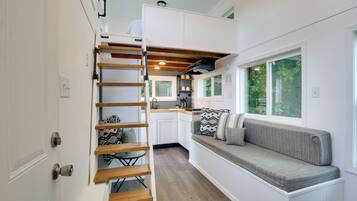 Apartment (0 Bedroom) | Interior