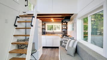 Apartment (0 Bedroom) | Interior