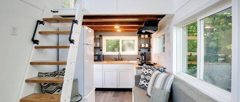 Apartment (0 Bedroom) | Interior