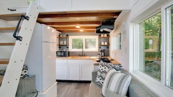 Apartment (0 Bedroom) | Interior