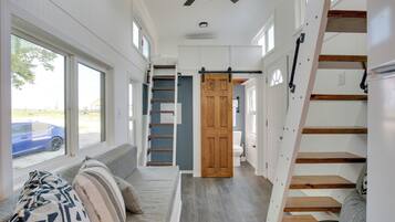 Apartment (0 Bedroom) | Interior