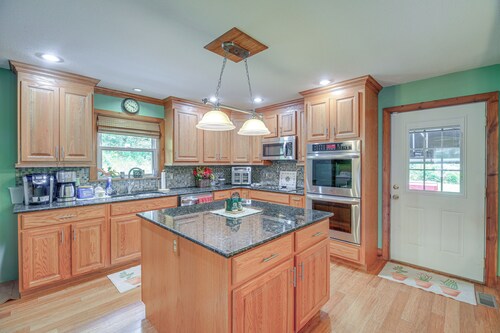 Peaceful Bluff City Retreat w/ Fire Pit & Grill