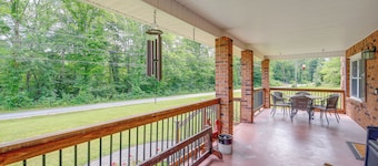 Peaceful Bluff City Retreat w/ Fire Pit & Grill