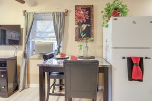 Apartment (0 Bedroom) | Interior - Charming Studio ~ 5 Mi to Stone Mountain Park (Stone Mountain)