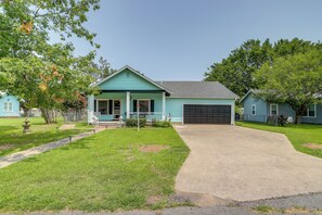 House (3 Bedrooms) | Interior - Walk to Lake, Parks & Dining: Eufala Family Home! (Eufaula)