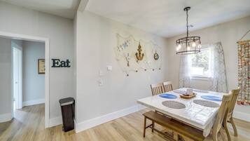 House (3 Bedrooms) | Interior