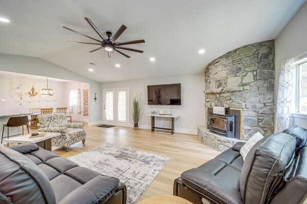 House (3 Bedrooms) | Interior - Walk to Lake, Parks & Dining: Eufala Family Home! (Eufaula)