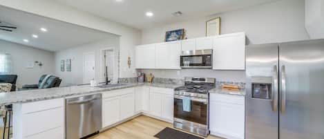 House (3 Bedrooms) | Interior