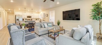 Family-friendly Florence Home: 3 Mi to the Coast!
