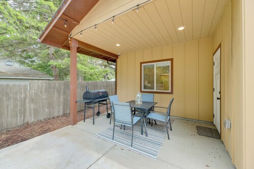 Family-friendly Florence Home: 3 Mi to the Coast!