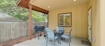 Family-friendly Florence Home: 3 Mi to the Coast!