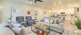Family-friendly Florence Home: 3 Mi to the Coast!