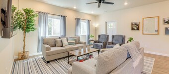 Family-friendly Florence Home: 3 Mi to the Coast!