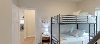 Family-friendly Florence Home: 3 Mi to the Coast!