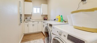 Family-friendly Florence Home: 3 Mi to the Coast!