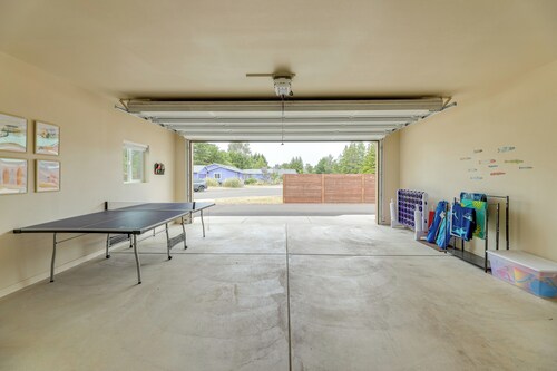 Family-friendly Florence Home: 3 Mi to the Coast!