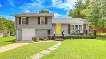 House (3 Bedrooms) | Exterior