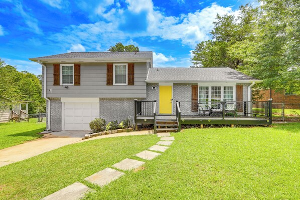 House (3 Bedrooms) | Exterior