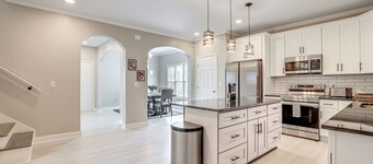 ~ 1/2 Mi to Mercedes-benz Stadium: Atlanta Home