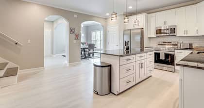 ~ 1/2 Mi to Mercedes-benz Stadium: Atlanta Home