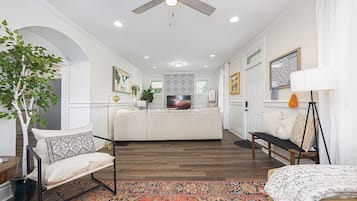 Smart TV, fireplace