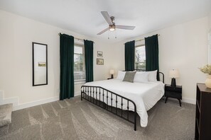 6 bedrooms, desk, iron/ironing board, free WiFi - Spacious 6BD 1.5BA Home Near CMH, Downtown, OSU  (Columbus)