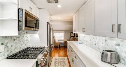 Walk to Stadium: University Park Gem!