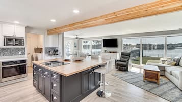 House (5 Bedrooms) | Interior
