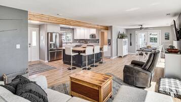 House (5 Bedrooms) | Interior