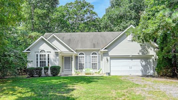 House (3 Bedrooms) | Front of property
