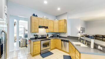 House (3 Bedrooms) | Interior