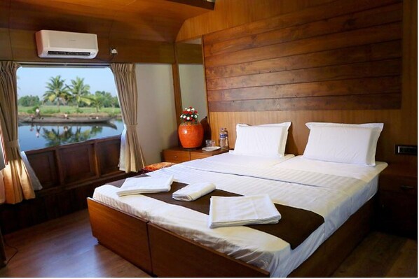 4 habitaciones, tabla de planchar con plancha, wifi y ropa de cama 