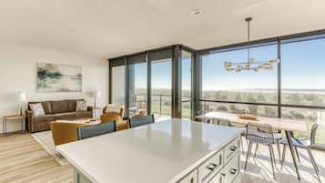 Téléviseur, foyer, lecteur de DVD, bureau