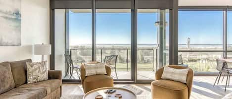 Televisión, chimenea, reproductor de DVD y oficina