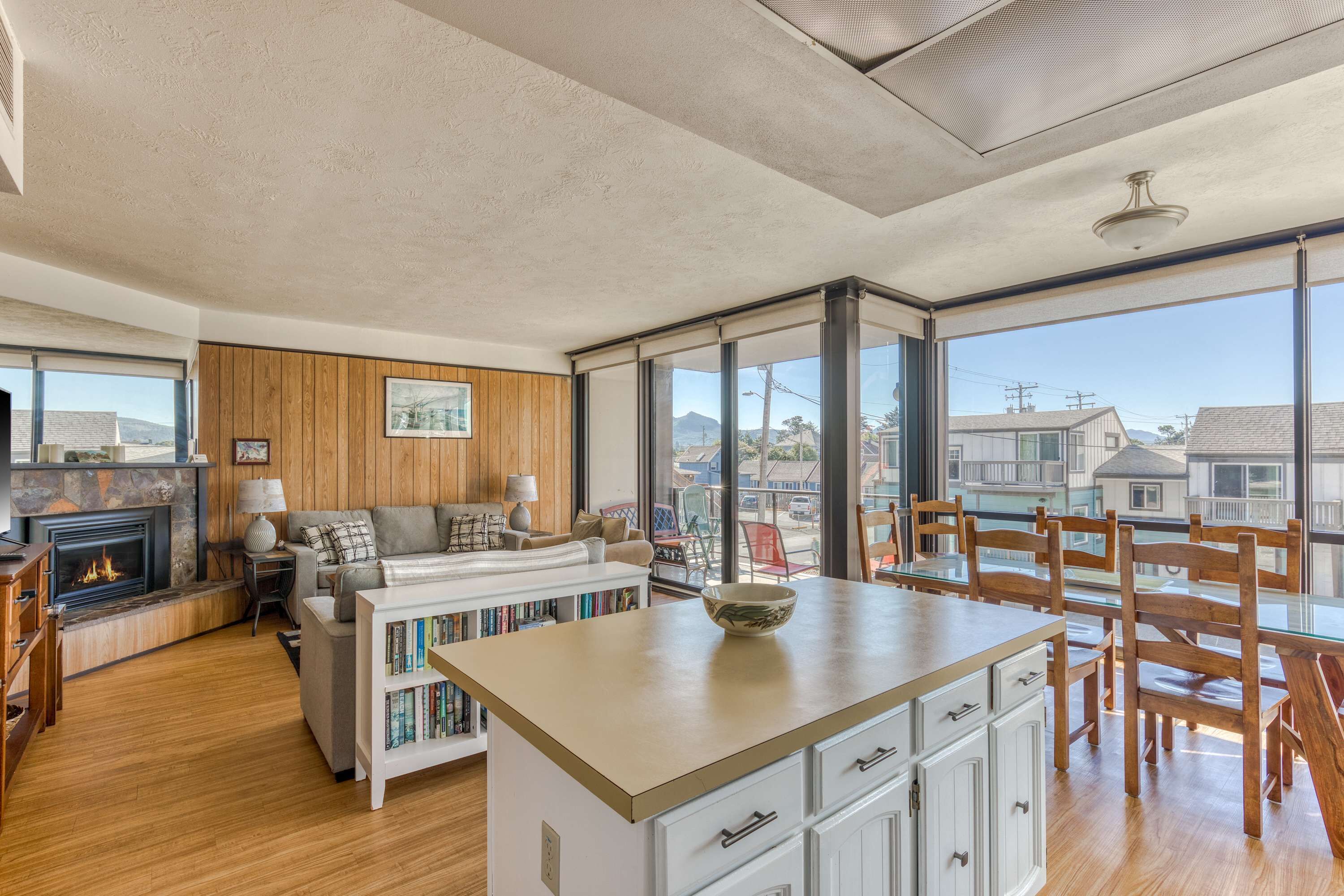 TV, fireplace, DVD player, offices