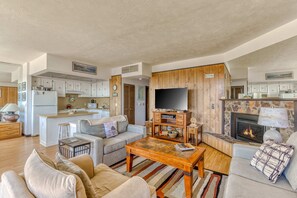 TV, fireplace, DVD player, offices