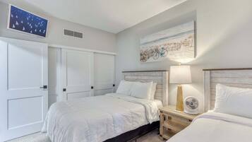 2 bedrooms, iron/ironing board, WiFi, bed sheets