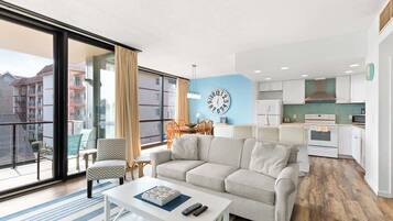 Tv, eldstad, dvd-spelare och kontor