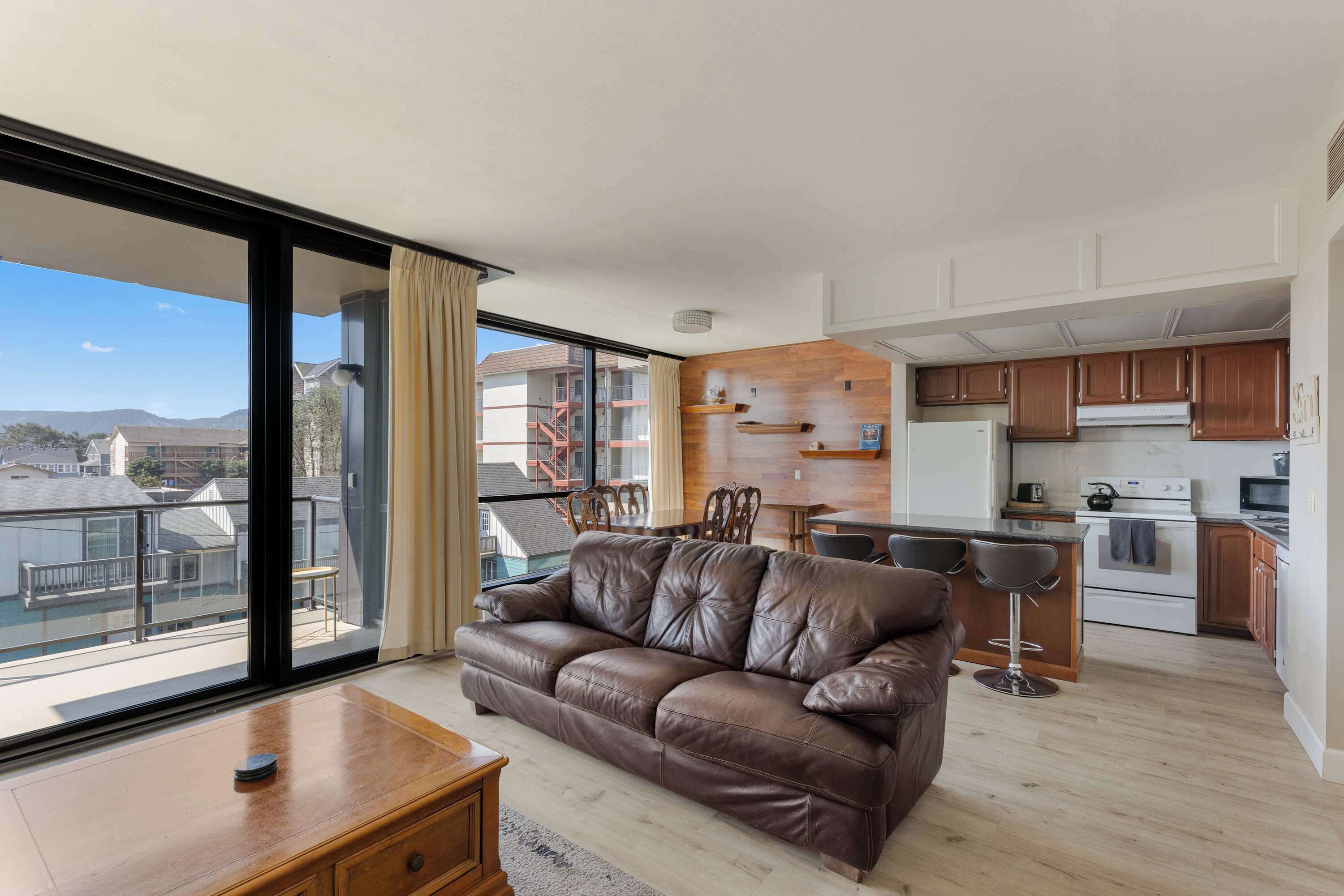 TV, fireplace, DVD player, offices