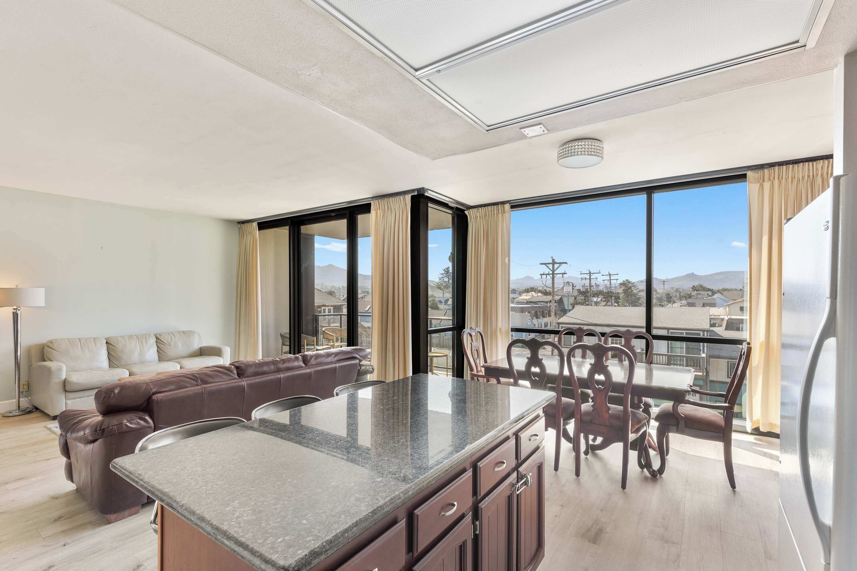 TV, fireplace, DVD player, offices