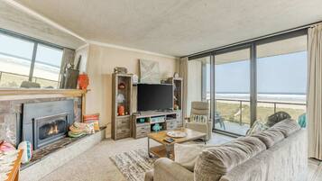 TV, caminetto, lettore DVD, studio