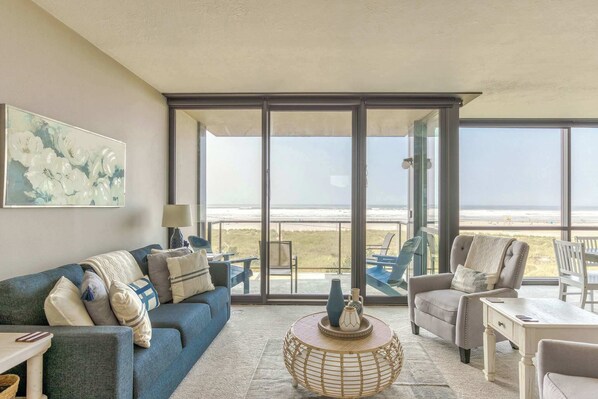 TV, fireplace, DVD player, offices - Sand & Sea (306 308) - 2x Luxury Oceanfront condos (Seaside)