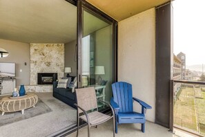 TV, fireplace, DVD player, offices - Sand & Sea (306 308) - 2x Luxury Oceanfront condos (Seaside)