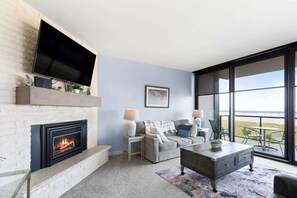 TV, fireplace, DVD player, offices - Sand & Sea (306 308) - 2x Luxury Oceanfront condos (Seaside)