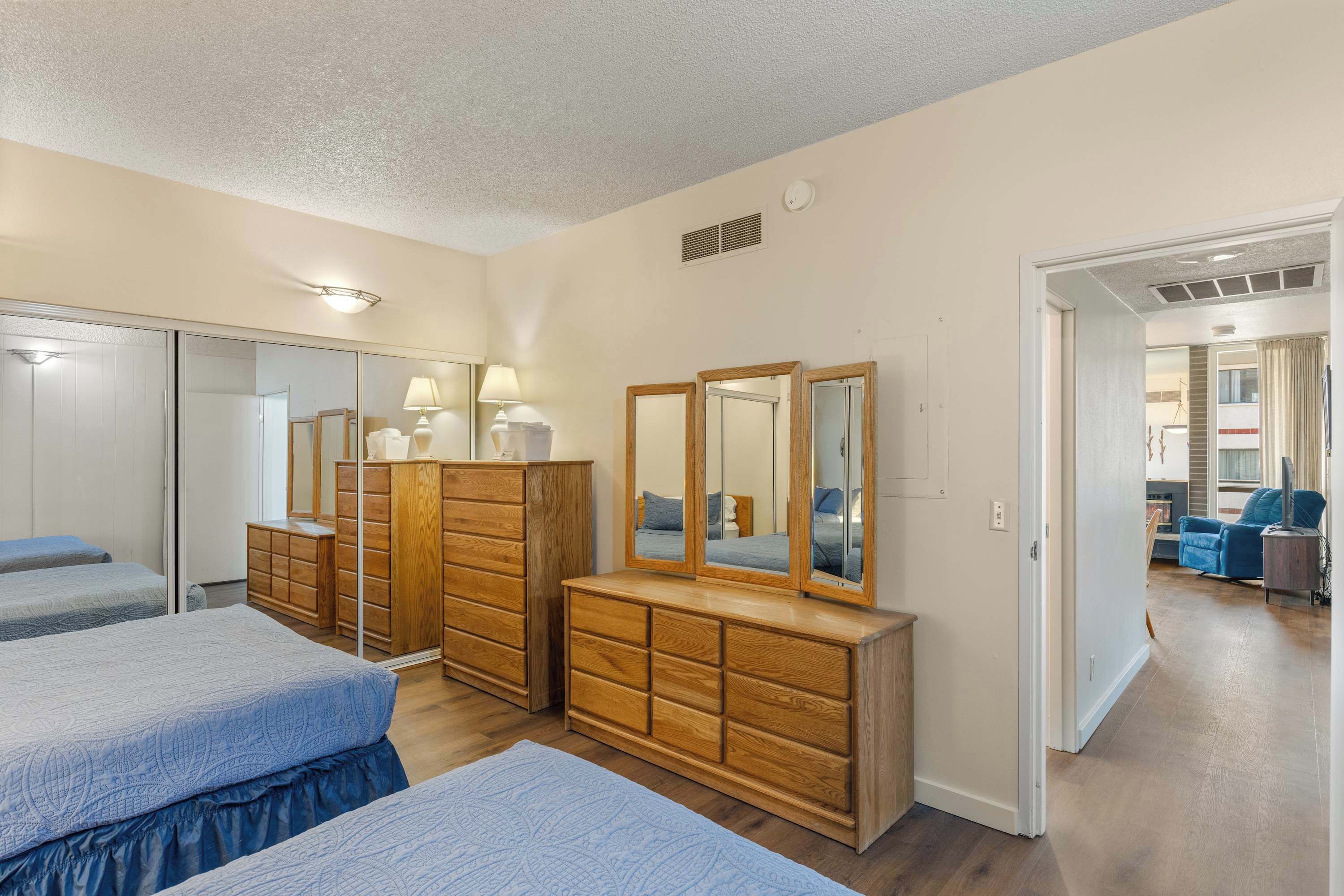 1 dormitorio, tabla de planchar con plancha, wifi y ropa de cama