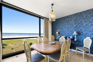 Dining - Sand & Sea (400) Sailors Retreat - Private Balcony (Seaside)