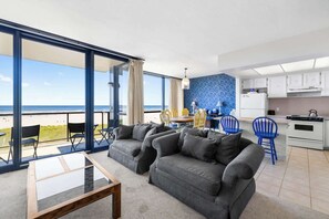 TV, fireplace, DVD player, offices - Sand & Sea (400) Sailors Retreat - Private Balcony (Seaside)